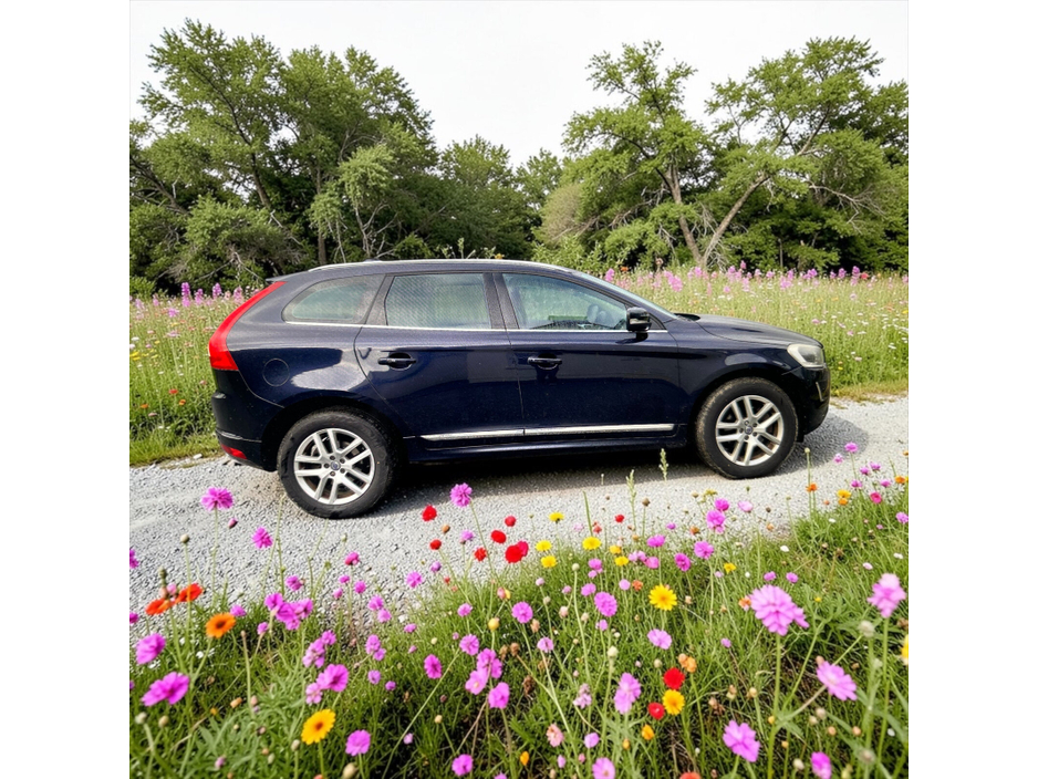 2016 Volvo XC60 - image 4