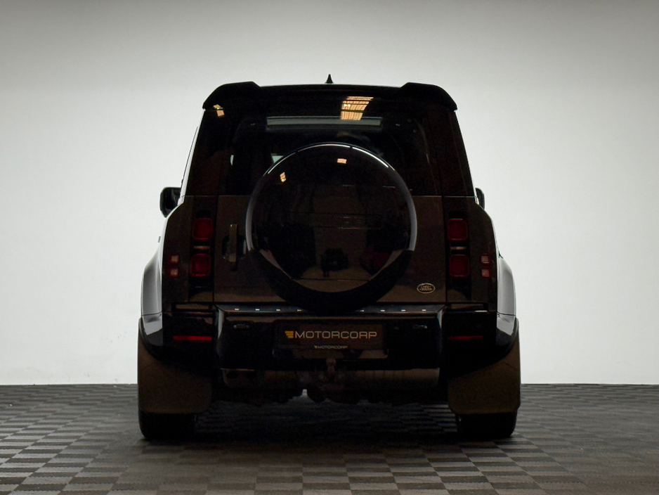 2022 Land Rover Defender - image 6