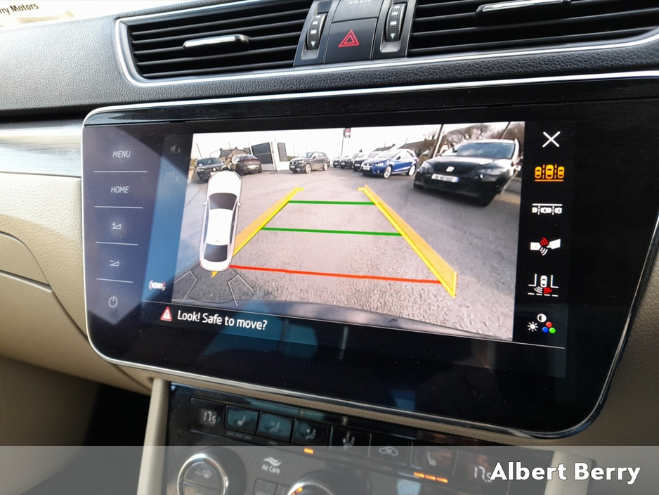 2018 Skoda Superb - image 13