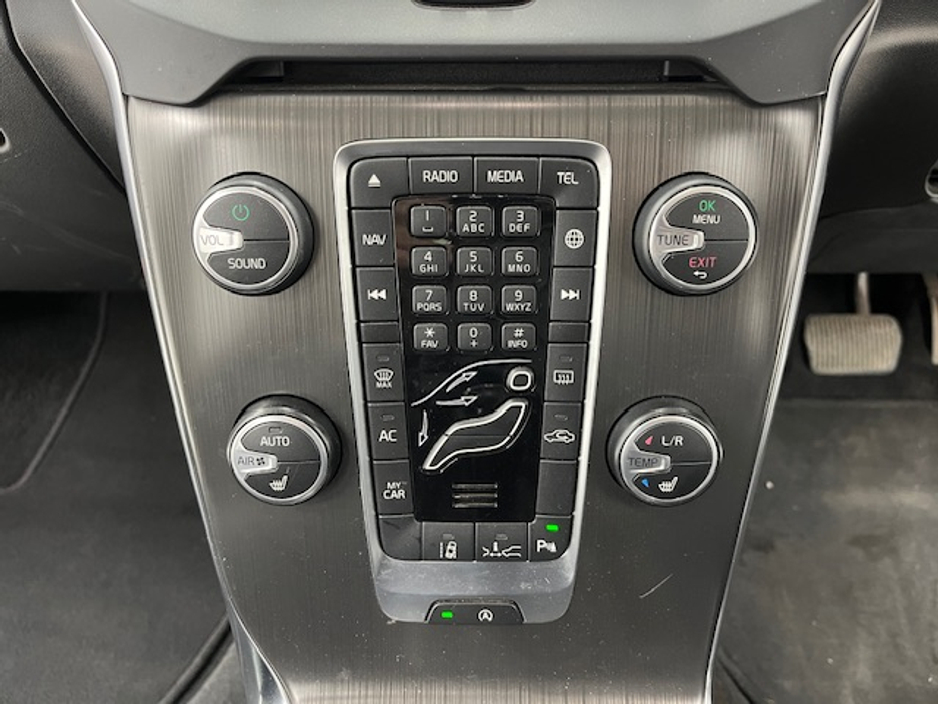 2015 Volvo V40 - image 10