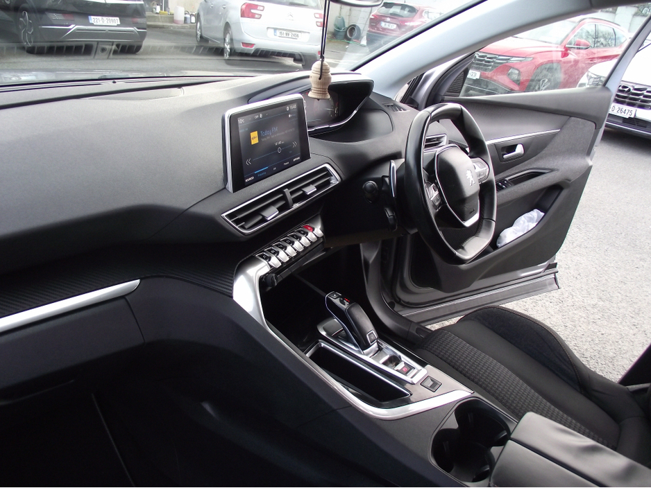 2017 Peugeot 3008 - image 15