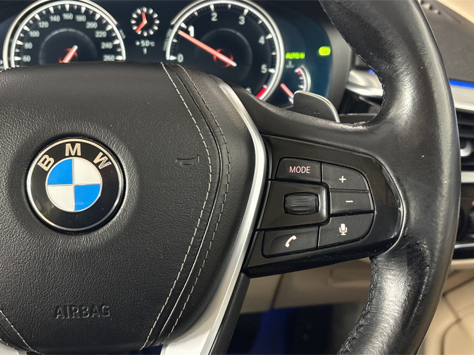 2017 BMW 5 Series SE**MULTIFUNCTIONAL STEERING WHEEL**TOUCH SCREEN MEDIA DISPLAY**PARKING SENSORS**DRIVE MODES**BLUETOOTH**KEYLESS START**FRONT HEATED SEATS**CREAM LEATHER INTERIOR**AMBIENT LIGHTING** €21,995