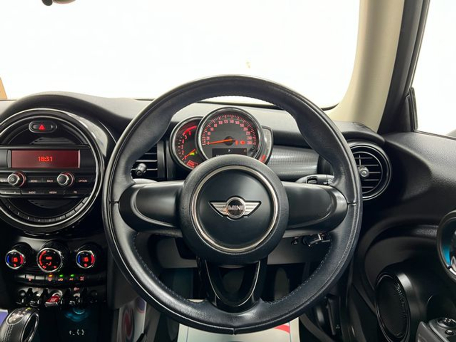 2017 MINI Cooper D - image 25
