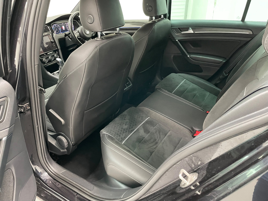 2018 Volkswagen Golf - image 14