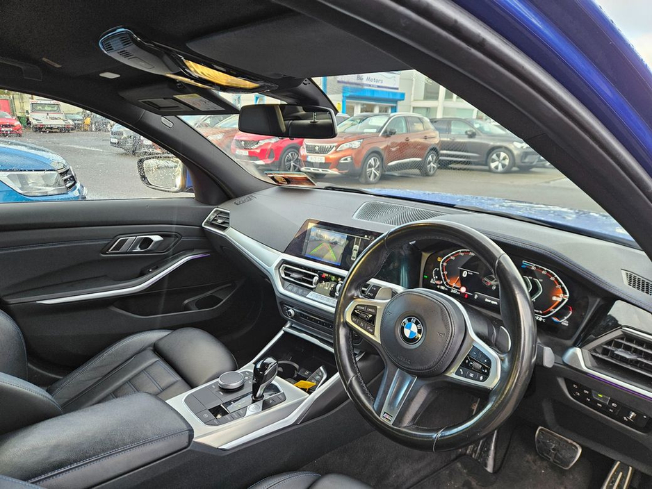 2022 BMW 3 Series - image 7
