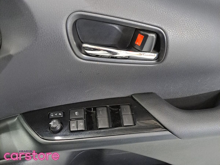 2020 Toyota Prius - image 17