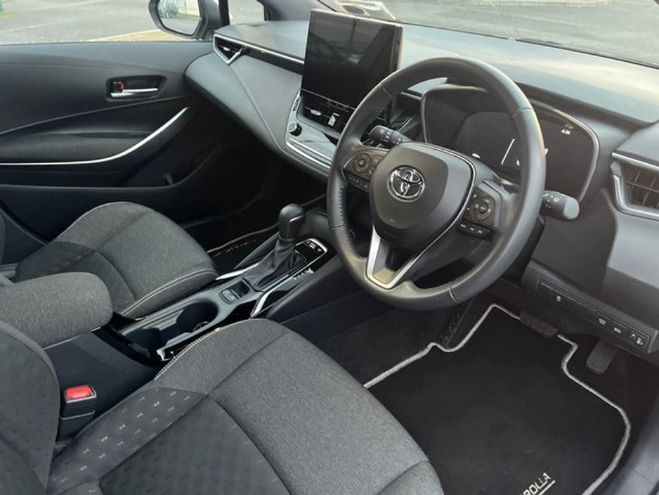2025 Toyota Corolla - image 9