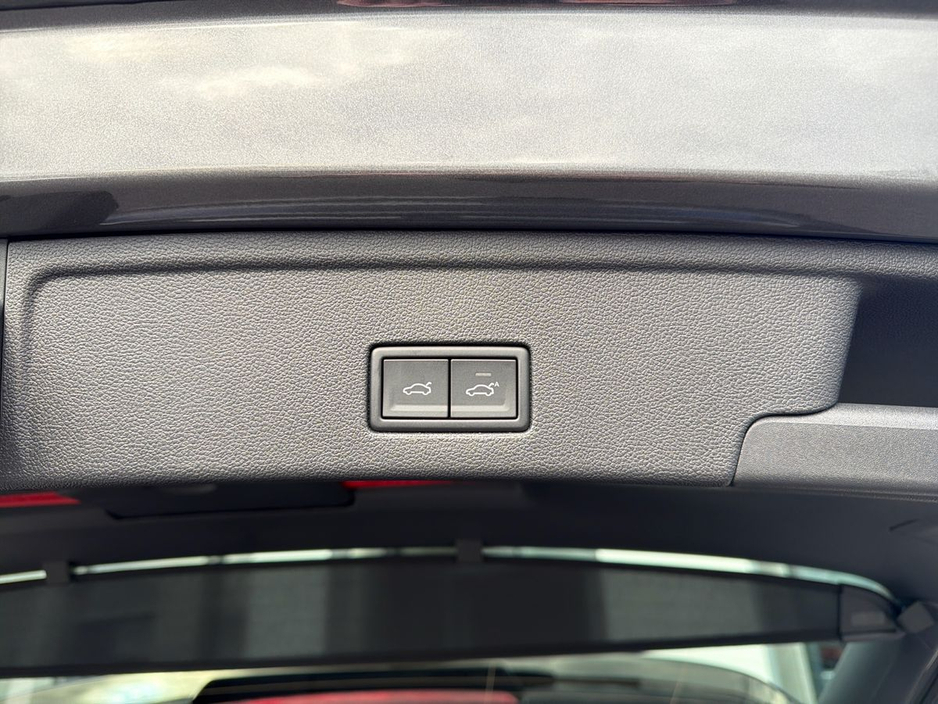 2026 Volkswagen Touareg R-Line (COMMERCIAL)