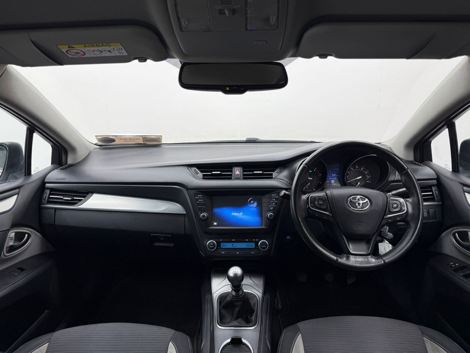 2015 Toyota Avensis - image 7