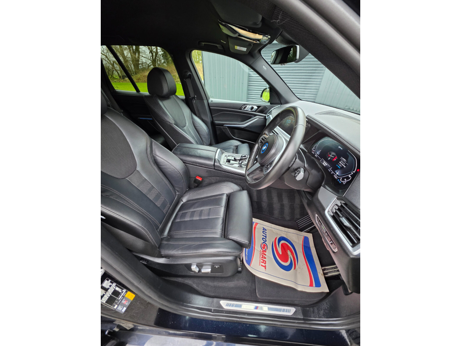 2022 BMW X5 - image 9