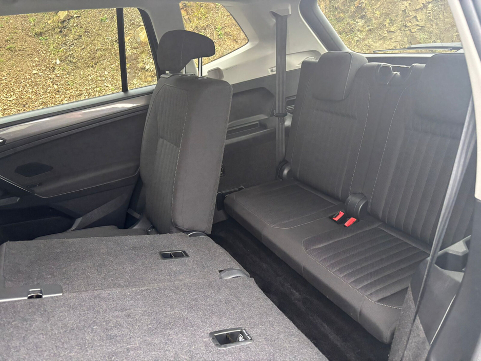 2023 Volkswagen Tiguan - image 8