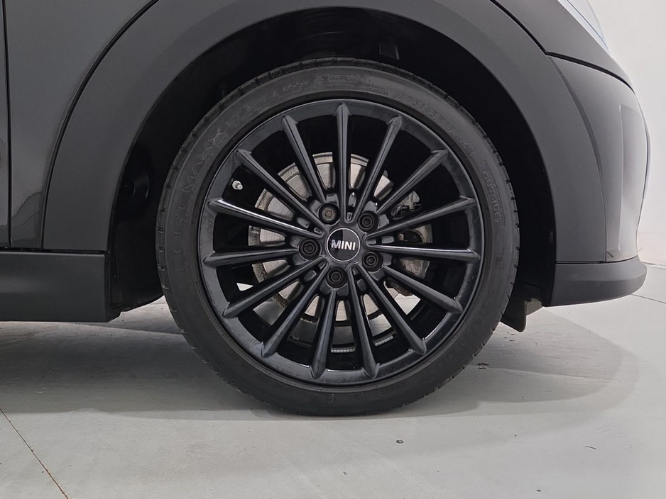 2024 MINI Hatch - image 14