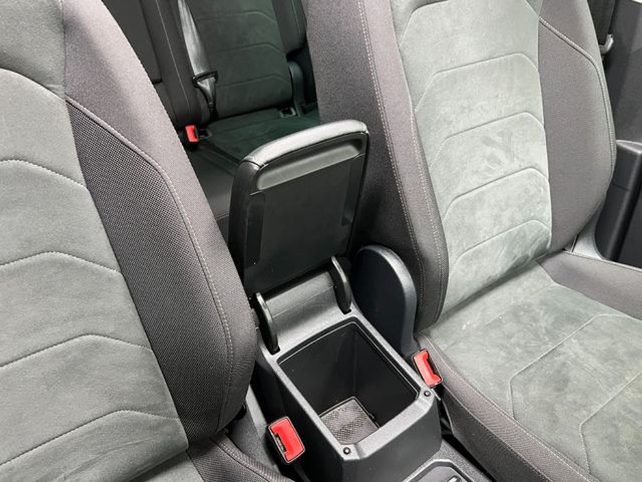 2023 Volkswagen Tiguan - image 40