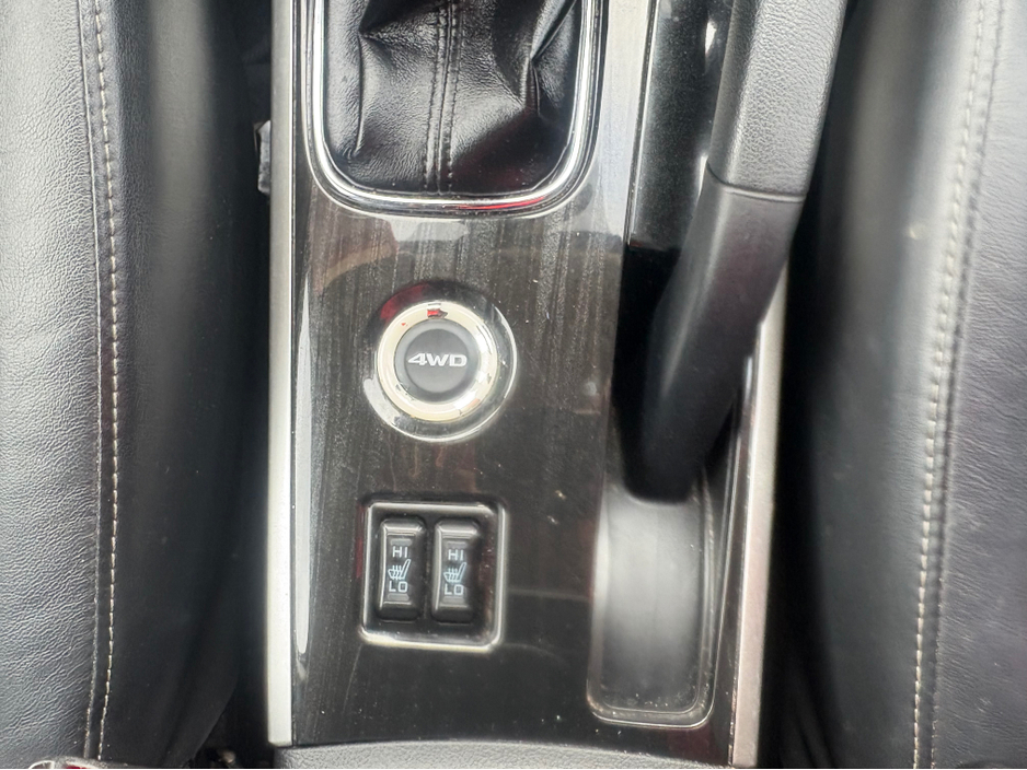 2018 Mitsubishi Outlander - image 12