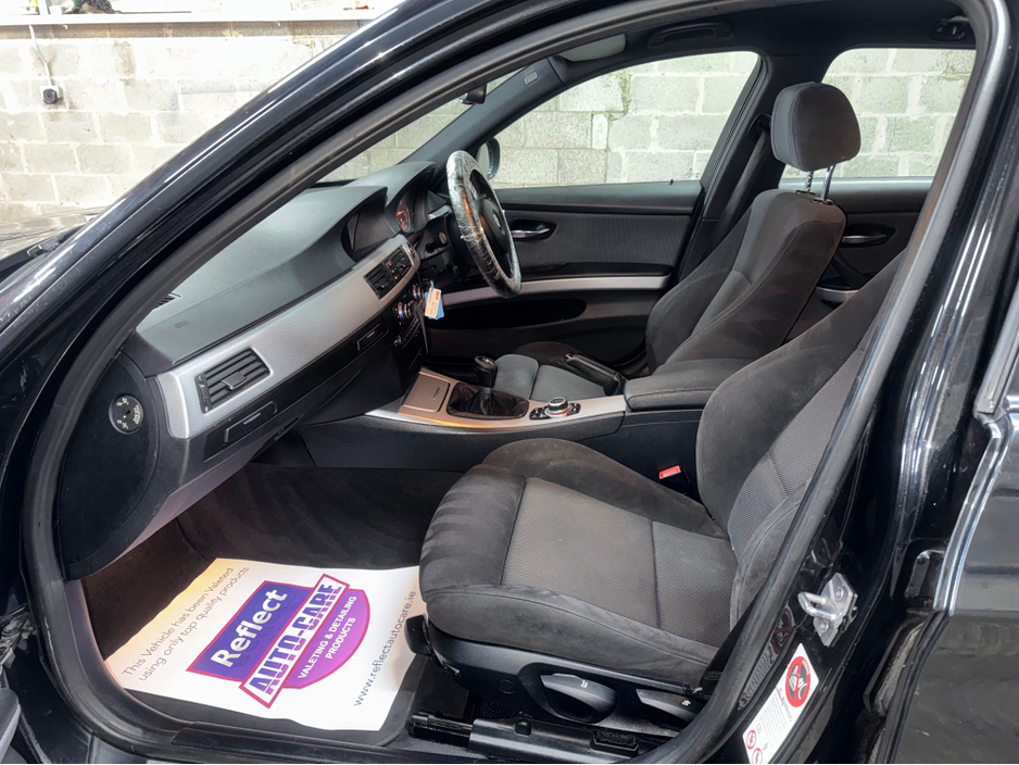 2011 BMW 3 Series - image 8