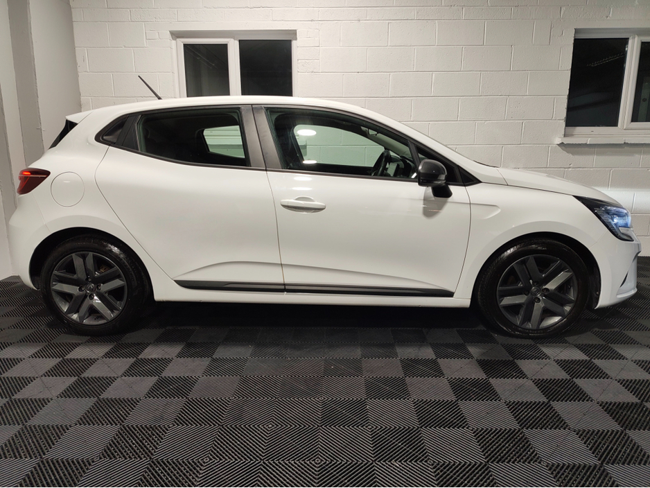 2022 Renault Clio - image 10