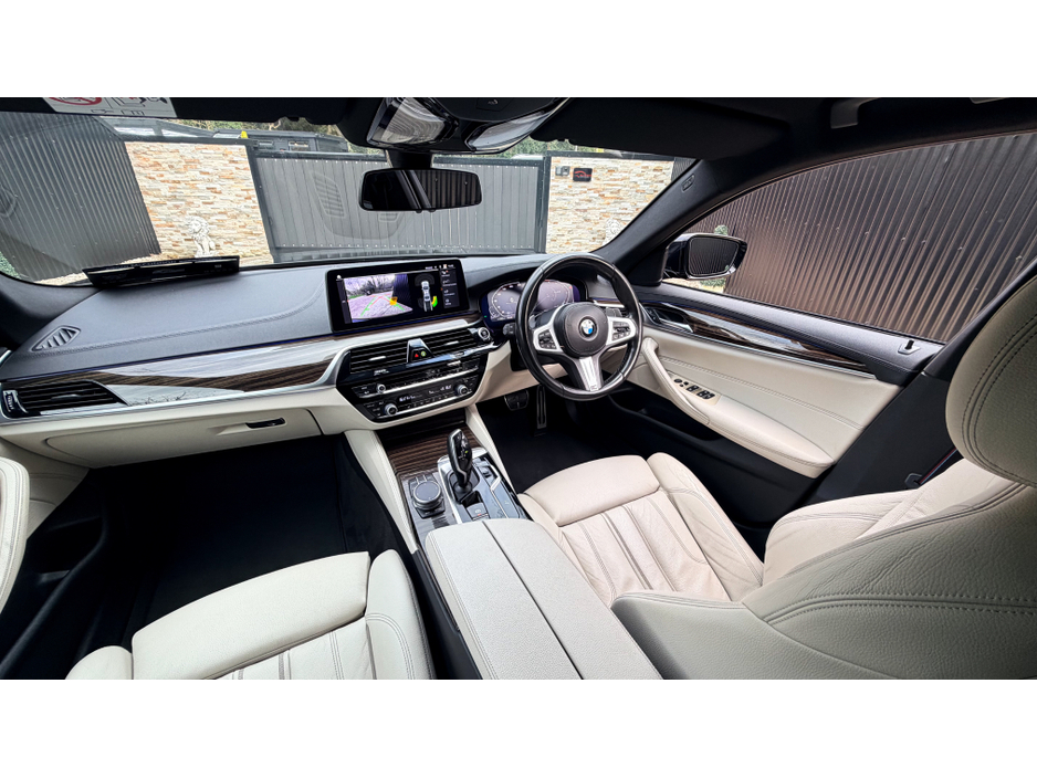 2021 BMW 5 Series - image 14