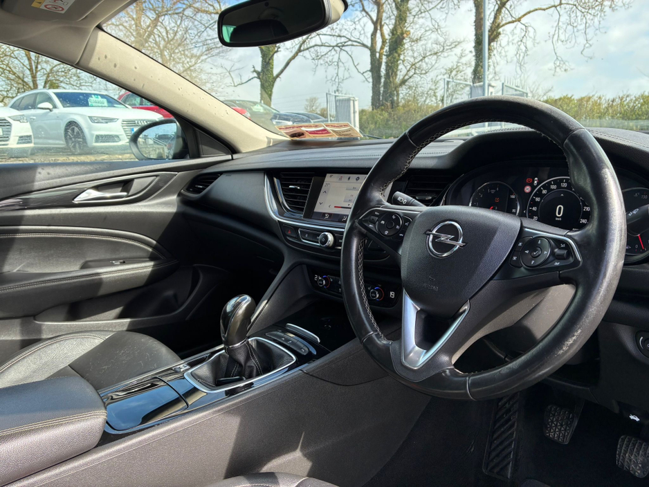 2018 Opel Insignia - image 2