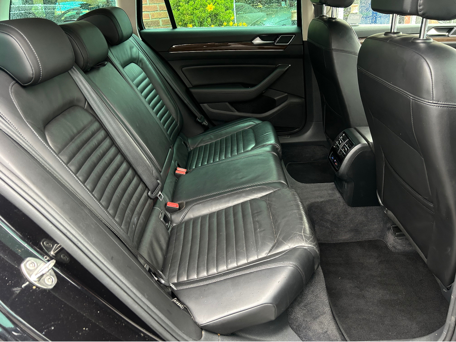 2016 Volkswagen Passat - image 23