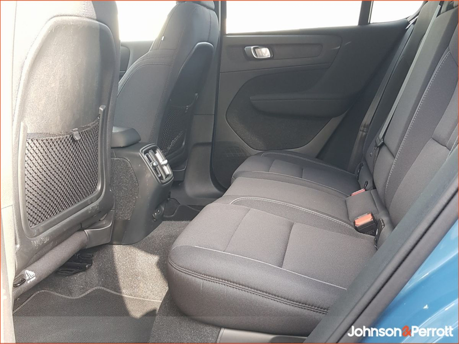 2022 Volvo C40 - image 8