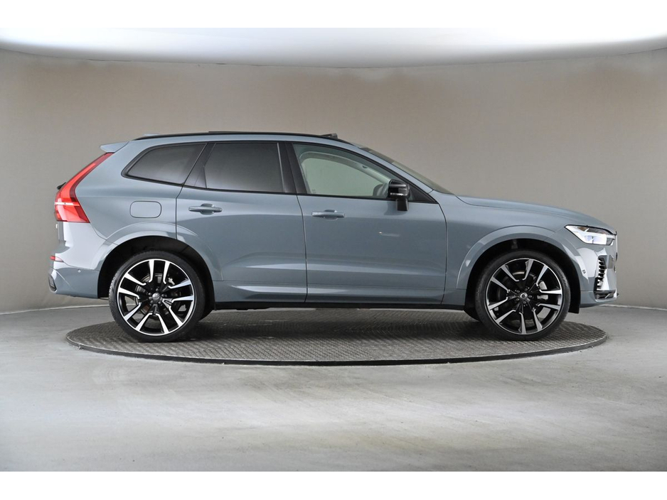 2023 Volvo XC60 - image 11