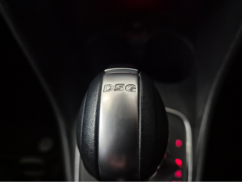 2016 Volkswagen Polo **HIGHLINE**AUTO**LEATHER/ALCANTARA SEATS**HEATED SEATS**ANDROID/APPLE MEDIA RADIO**DISTRONIC CRUISE CONTROL**LED HEADLAMPS**CLIMATE CONTROL**REVERSE CAMERA**AUTO LIGHTS**FOLDING MIRRORS**PADEL SHIFT* €13,899