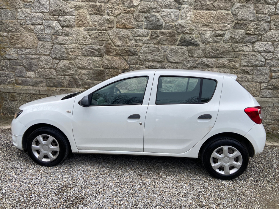 2013 Dacia Sandero - image 5