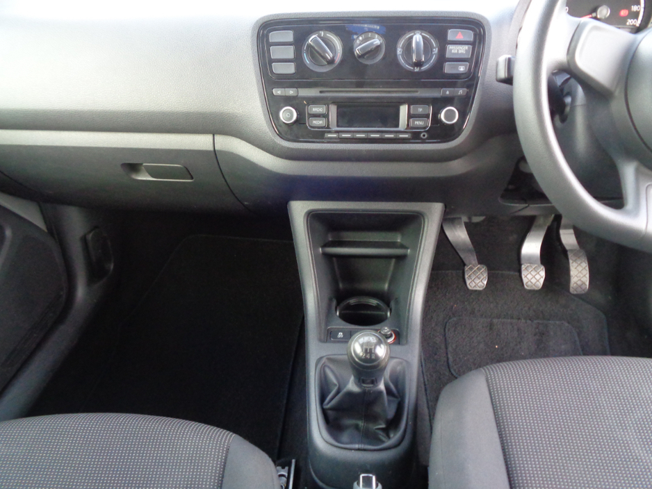 2015 Volkswagen up! - image 8