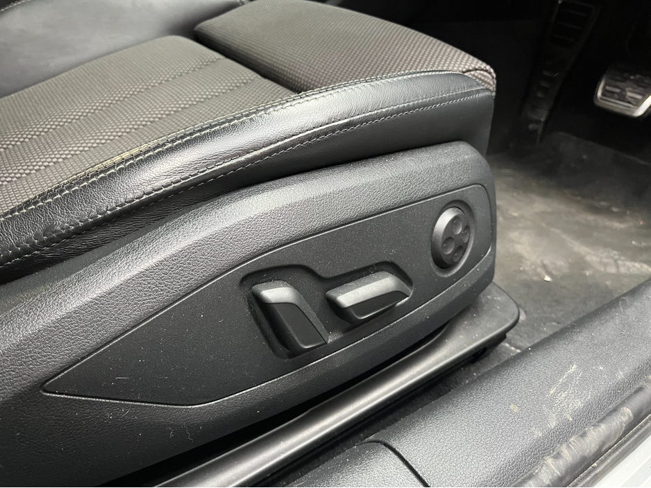 2018 Audi A4 - image 13