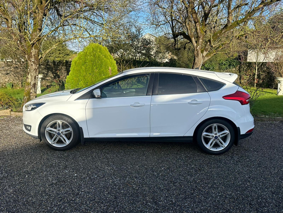 2017 Ford Focus - image 5