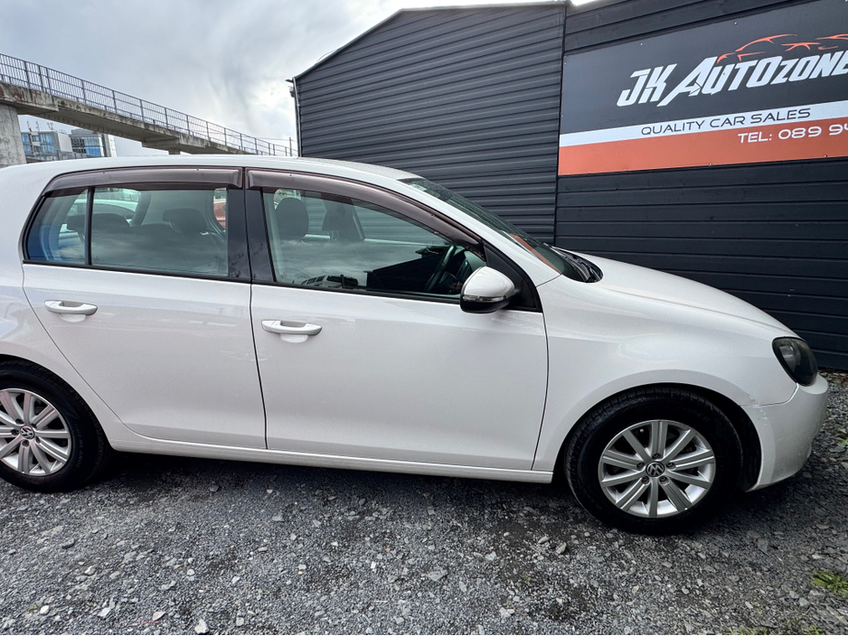 2013 Volkswagen Golf - image 4