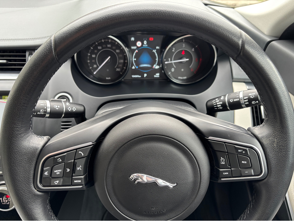 2020 Jaguar E-Pace - image 13