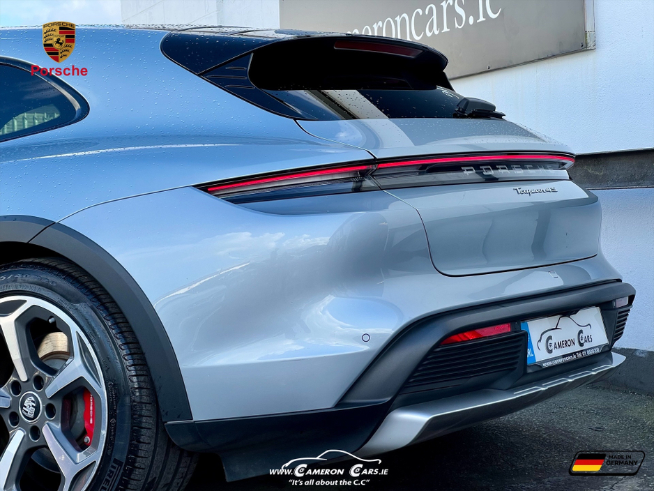 2022 Porsche Taycan - image 13