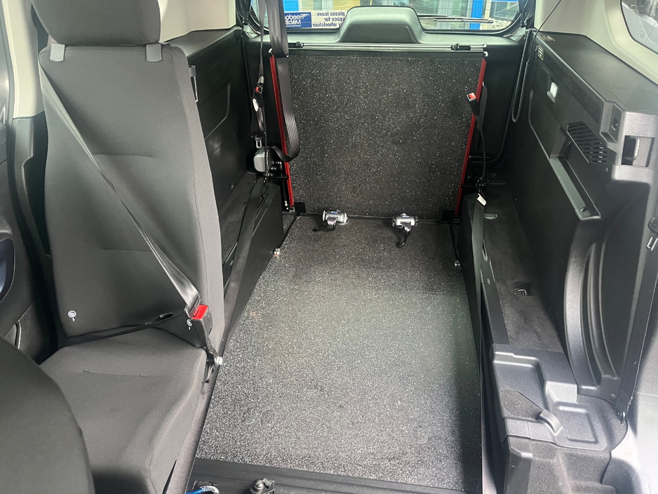 2022 Peugeot Rifter - image 20