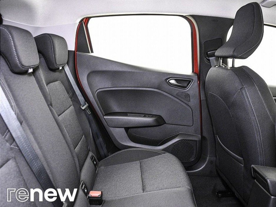 2023 Renault Clio - image 13