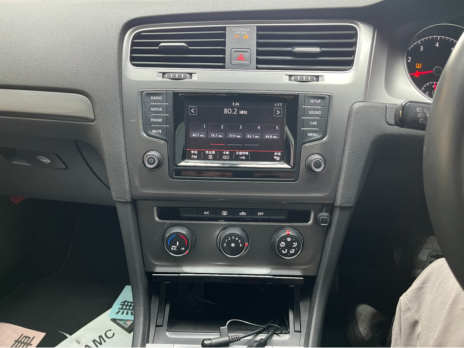 2014 Volkswagen Golf - image 17