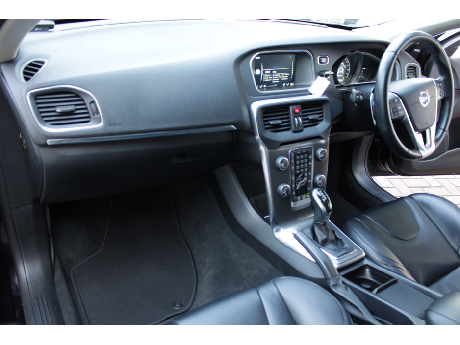 2016 Volvo V40 2.0D4 DYNAMIQUE EDITION 5DR HATCHBACK AUTOMATIC // 1 OWNER CAR WITH ONLY 56,000 KMS IN AS NEW CONDITION // BUY WITH CONFIDENCE AA AND SIMI APPROVED DEALER 2026 // FINANCE ARRANGED // TRADE INS WELCOME €15,950