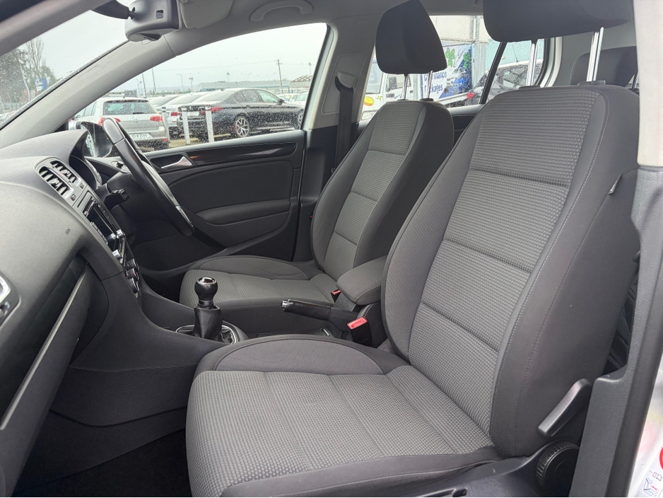 2012 Volkswagen Golf - image 8