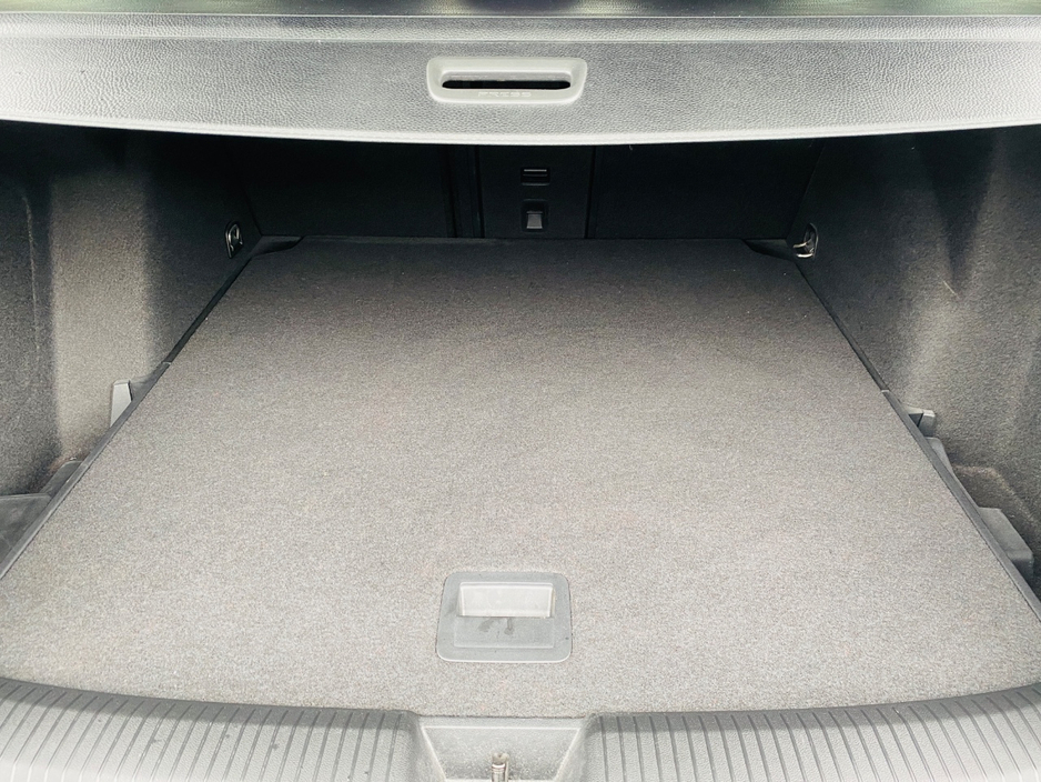 2023 Volkswagen Golf - image 27