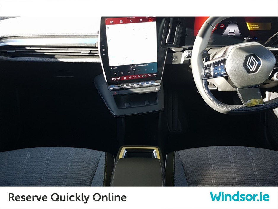 2025 Renault Megane - image 3