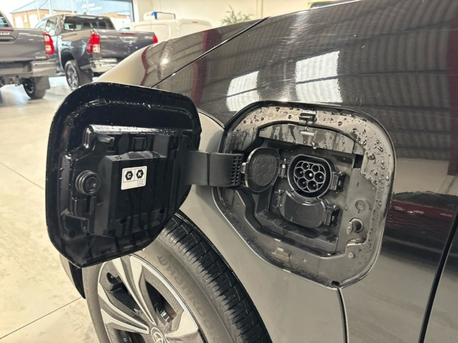 2023 Toyota bZ4X - image 13