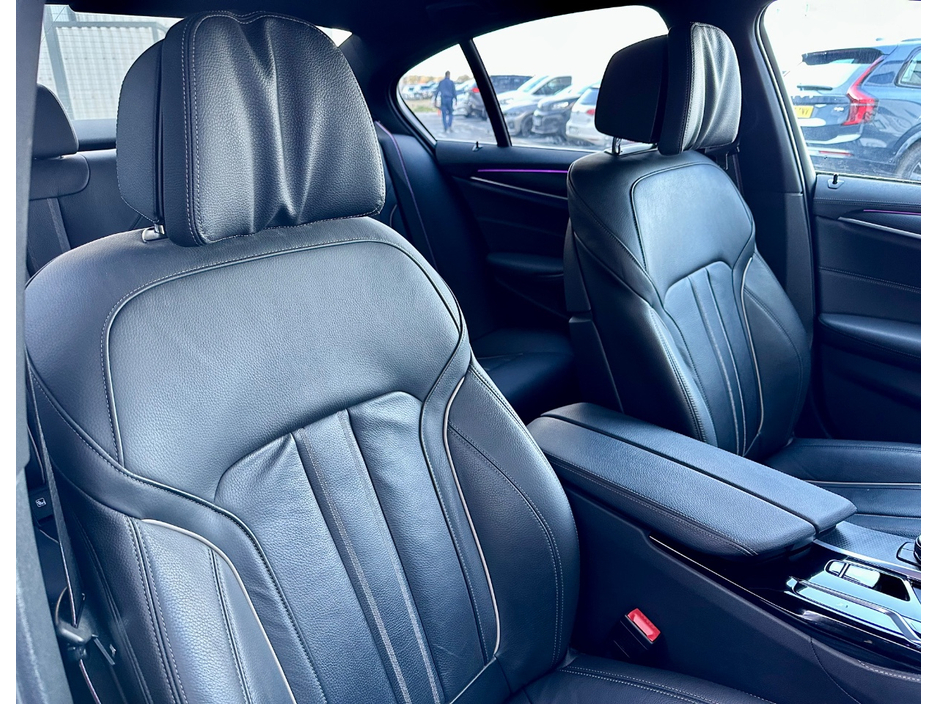 2023 BMW 5 Series - image 23