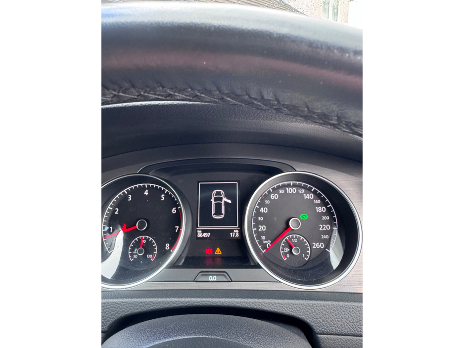 2013 Volkswagen Golf - image 5