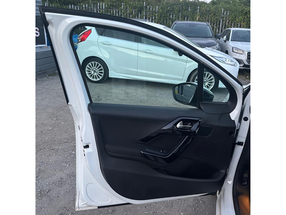 2017 Peugeot 208 1.2 Automatic Low Mileage (8577) €10,995