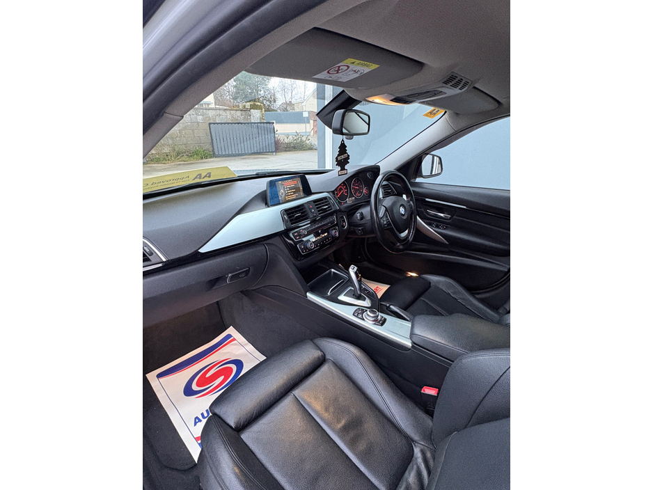 2017 BMW 3 Series - image 10