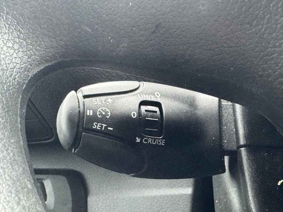 2019 Peugeot Expert - image 15