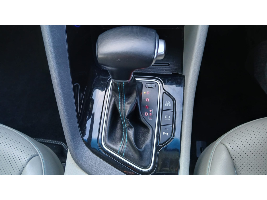 2020 Kia Niro - image 11