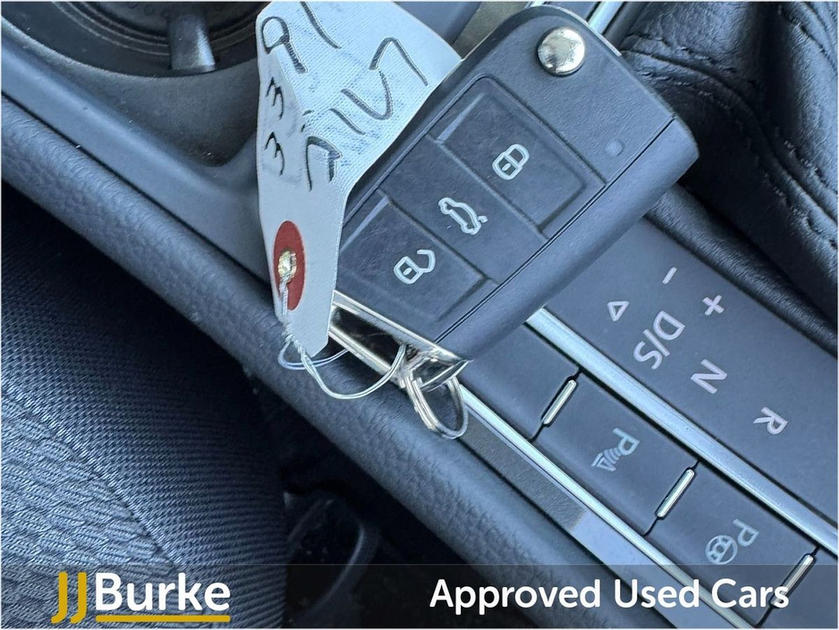 2020 Volkswagen Golf - image 24