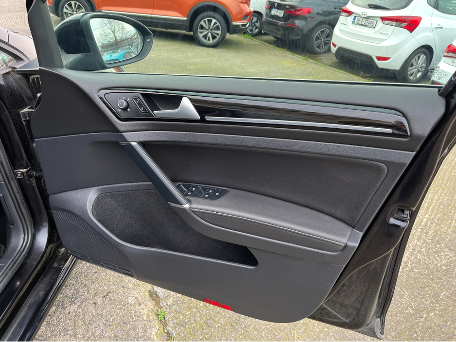 2020 Volkswagen Golf - image 13