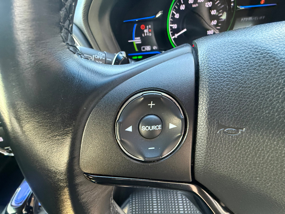 2016 Honda Vezel - image 18